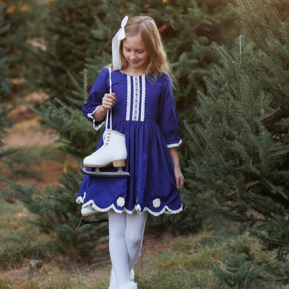 Well Dressed Wolf Size 6 Marie in Winter Snow Blue